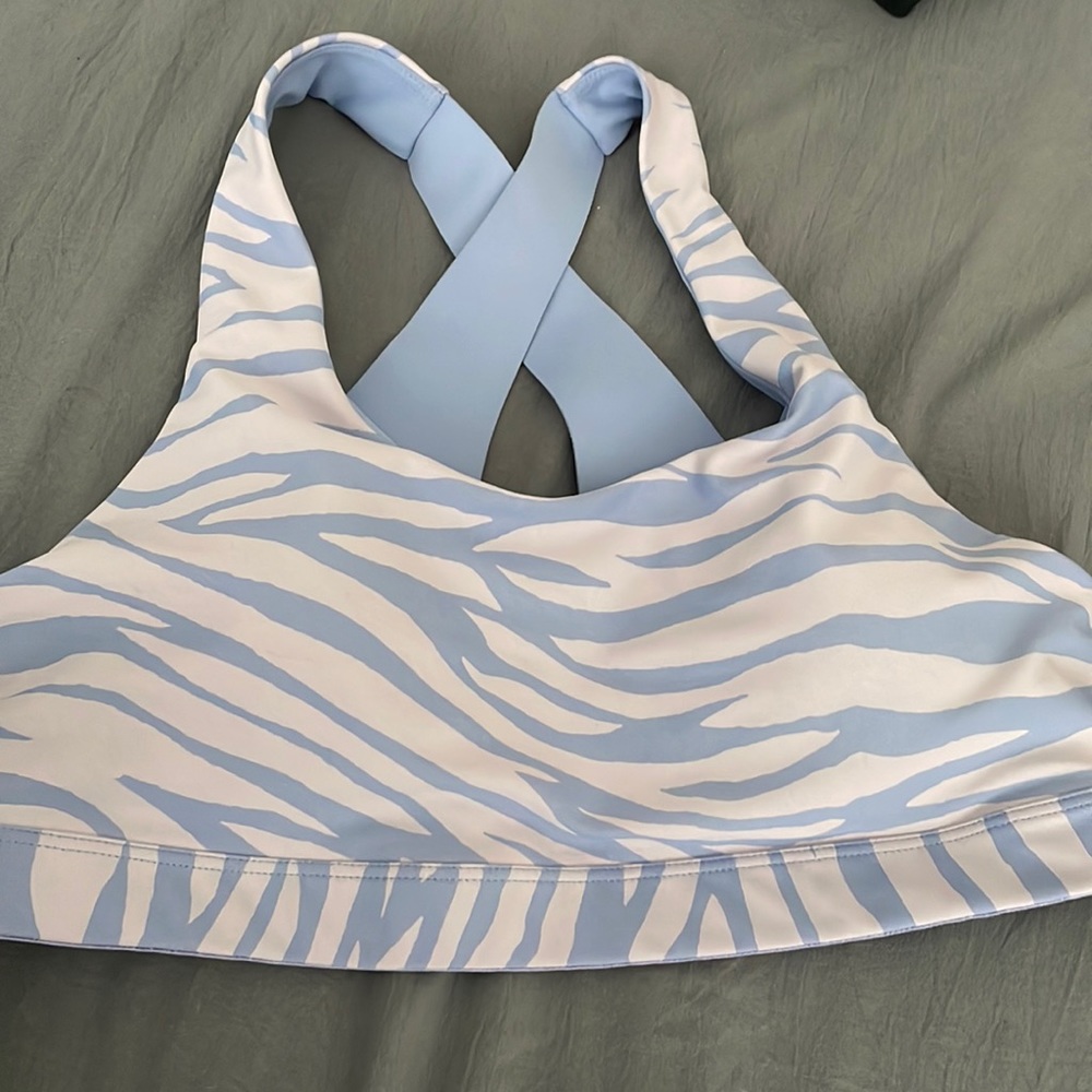 OLD NAVY SPORTS BRA SIZE L LIGHT BLUE